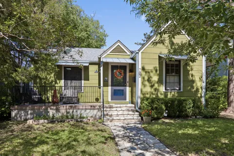 702 E 45th 1/2 Street