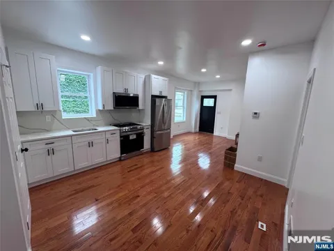 102 10th Street 1st floor fr