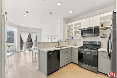 100 S Alameda Street #419