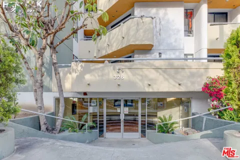 326 Westminster Avenue #404