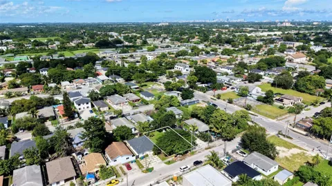 1825 NW 68TH TER