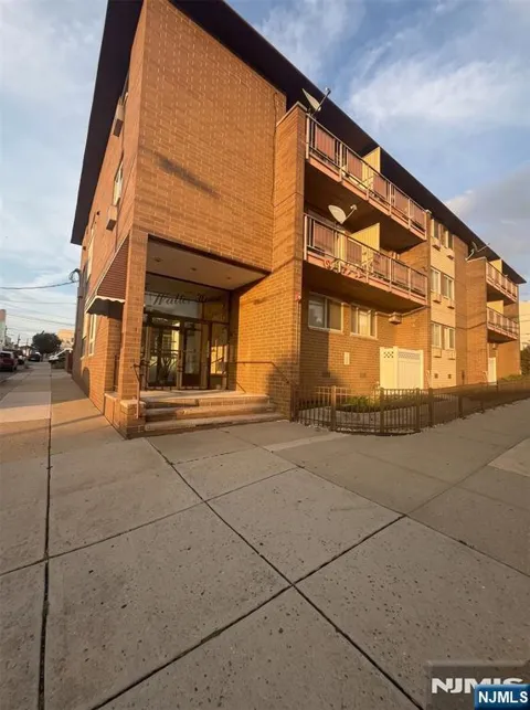 423 Walker Street C6