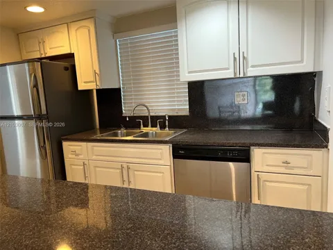 1900 Congress Ave #411