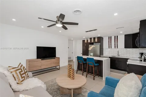 711 SW 14th Ct