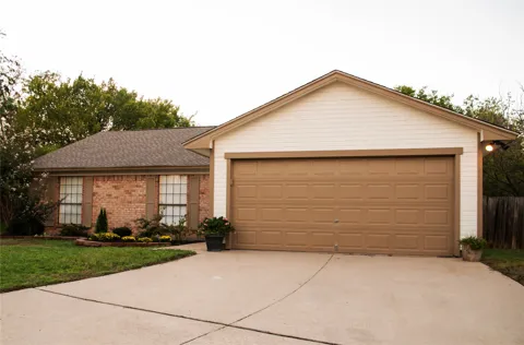 1110 W Cozby Court W