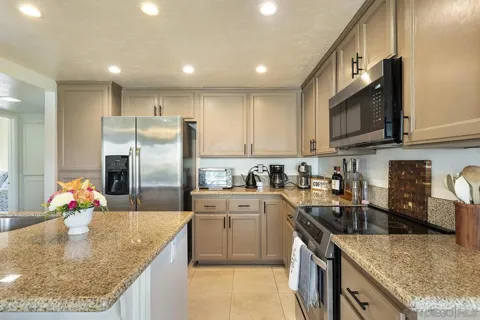 355 Melrose Dr #E