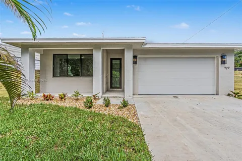 727 NW 43rd Ct
