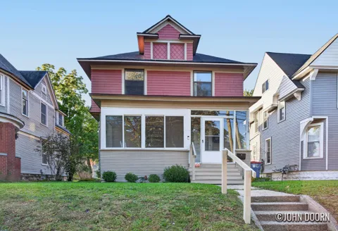 1318 Wealthy Street SE