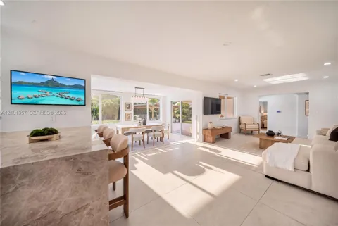 649 Azalea Ct