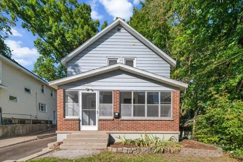 657 Lydia Street NE