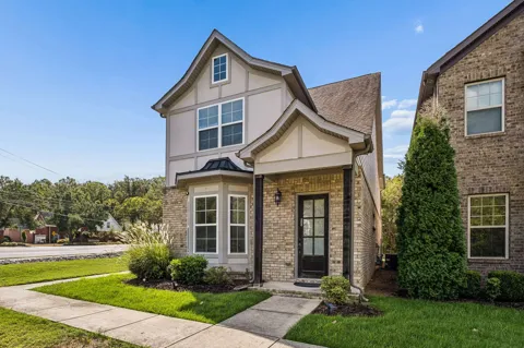200 Cedar Place Row