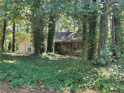 1916 Woods Court