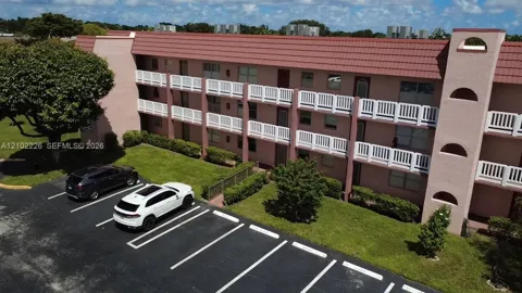 9641 Sunrise Lakes Blvd #203