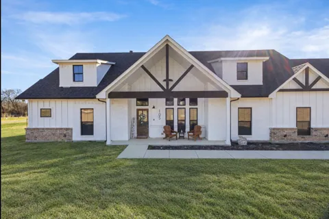 105 Proctor Lane