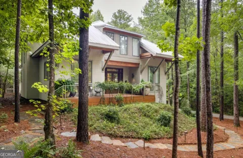 9016 Selborne LN