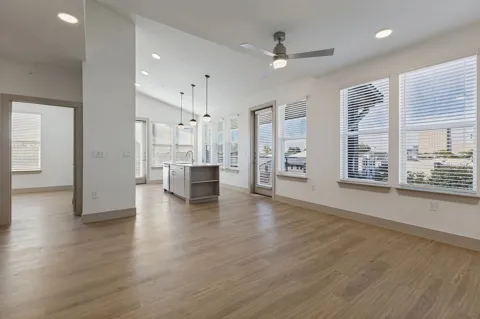 1506 Prairie Avenue #323