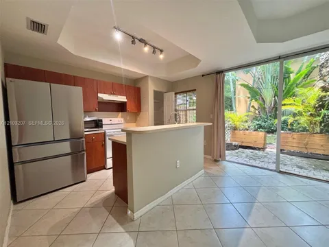 2307 Anchor Ct #4006