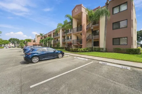 10607 W CLAIRMONT CIRCLE #109