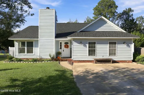 702 Stonewall Avenue