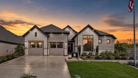 216 Firethorn Cove