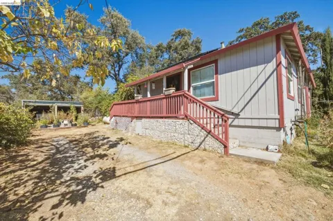 73 Dogtown Rd