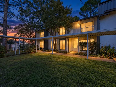 404 Hollyhill Lane #404