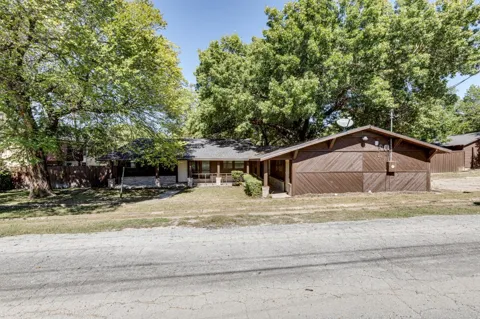 105 Barrows Lane