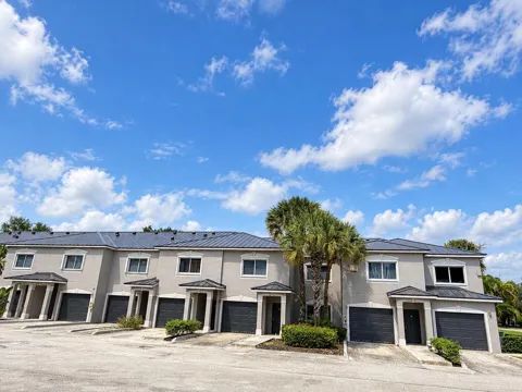 350 Crestwood Circle #308
