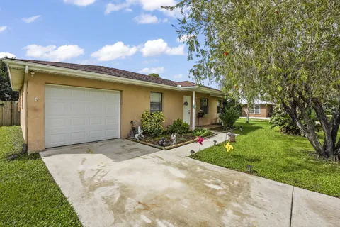 2322 SE Bounty Avenue