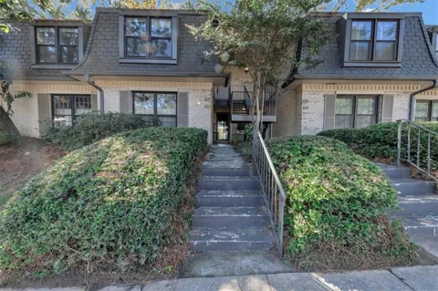 105 Adrian Place NW