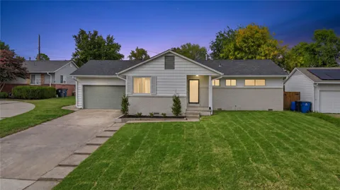 5807 E 22nd Place