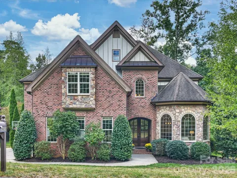 3823 Lakeside Drive