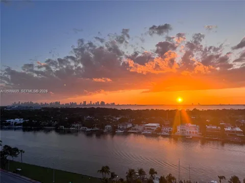 5401 Collins Ave #1229