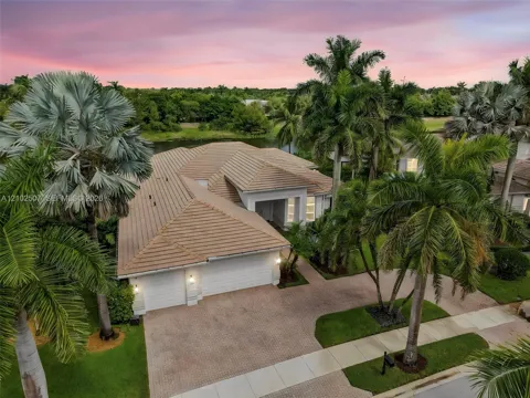1378 Victoria Isle Dr