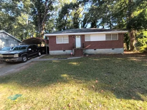121 Lake Drive