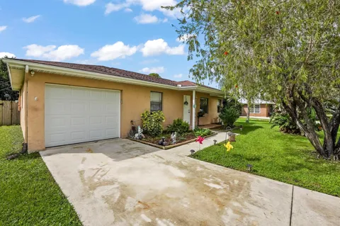 2322 SE Bounty Avenue