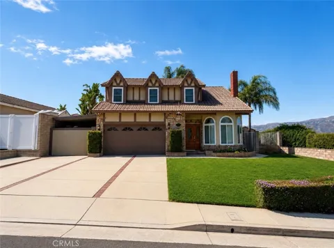 8505 E Meadowridge