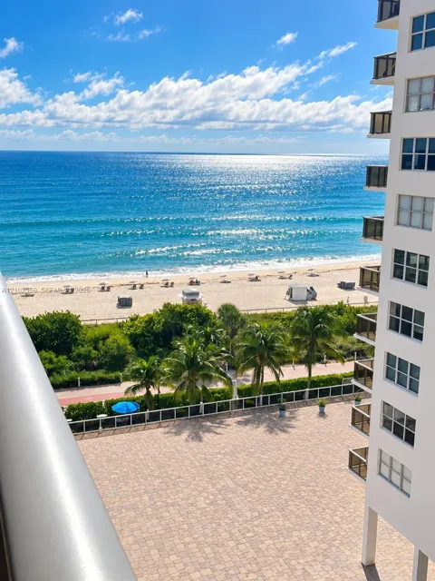 6039 Collins Ave #1006
