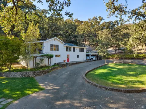 2611 Leslie Road
