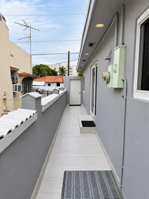 2 NW 4th St #A