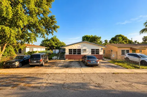 1911 Roosevelt Street