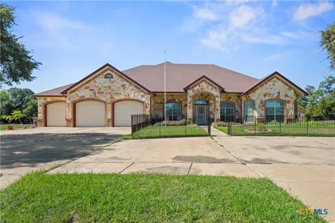 5005 Deerwood Loop