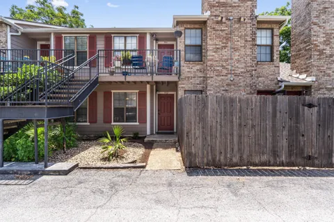 2907 Pearl Street #102