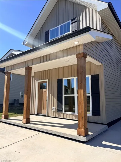 12 W Colonial Drive