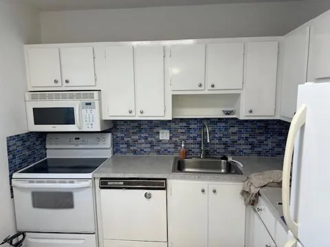 7305 NW 5TH PLACE #206