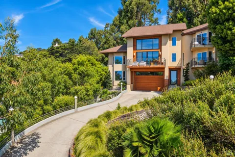 102 Crest Road