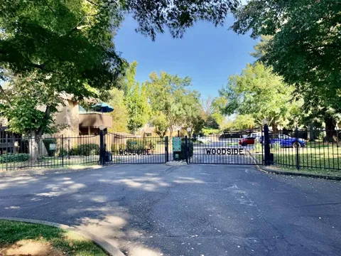 2217 Woodside Lane ##1