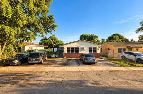 1911 Roosevelt Street