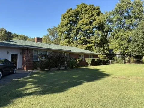 300 E Belmont Dr