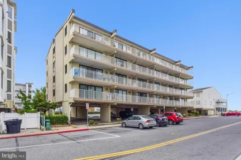 8 35TH STREET #203